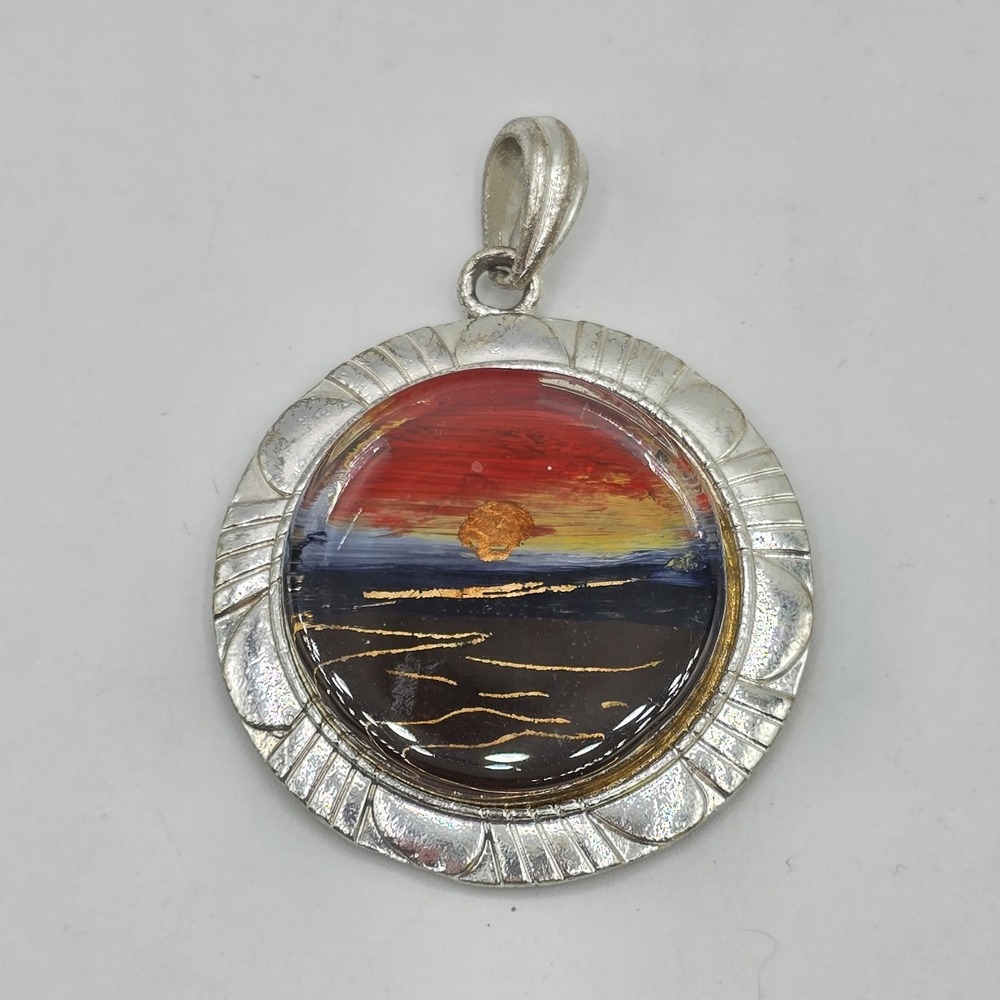 Vintage Round Pendant 2" Ocean Scene Nautical Beach‎